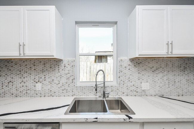Building Photo - 10322 Rancho Bernardo Ln