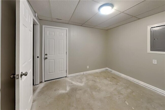 Building Photo - 122 Sherwood Forest Dr