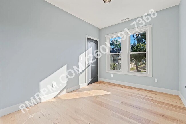 Building Photo - 1118 Rockhill St