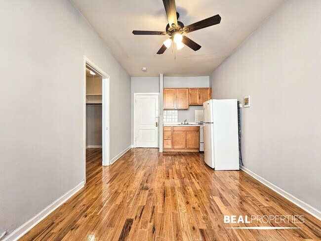 Building Photo - 1050 W George St