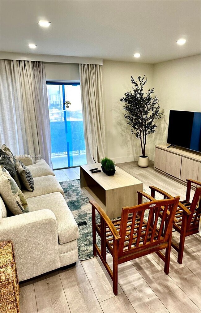 Building Photo - 400 Kings Point Dr