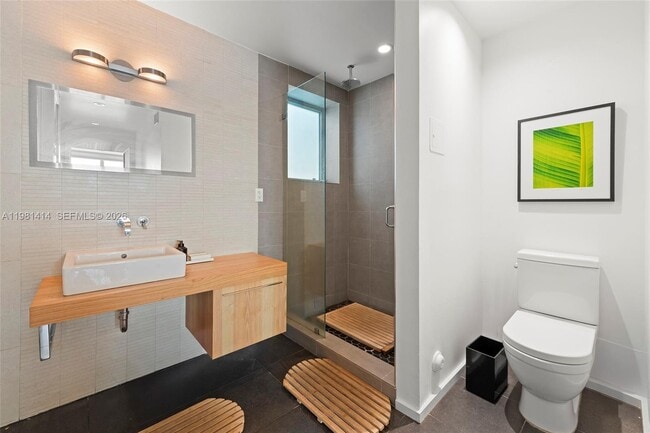 Building Photo - 1601 West Ave