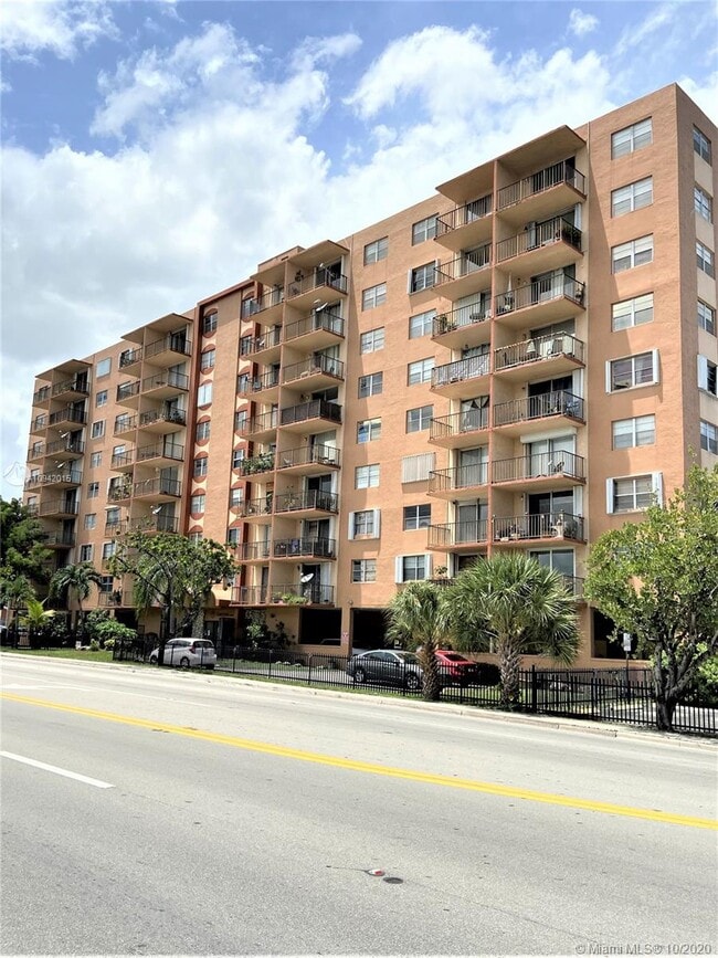 Building Photo - 1465 NE 121st St