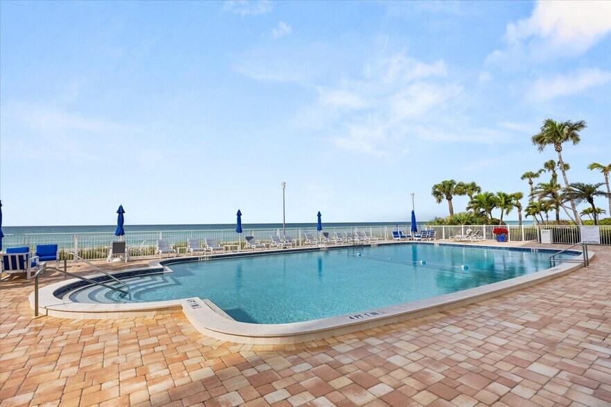 Building Photo - 601 Longboat Club Rd