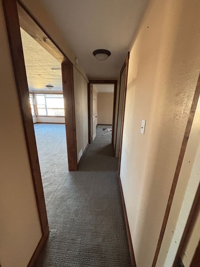 Building Photo - 4 Bedroom with East Gallatin in the backyard