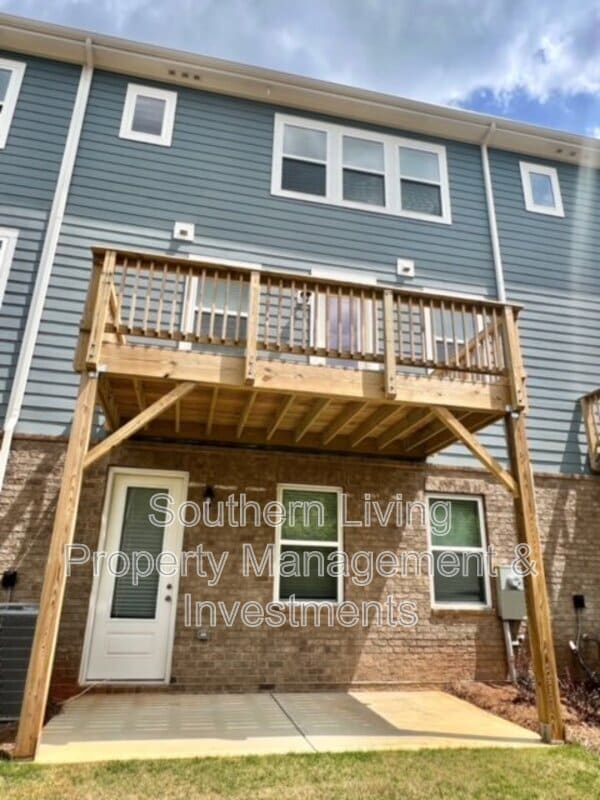 Building Photo - 6985 Waterstone Dr