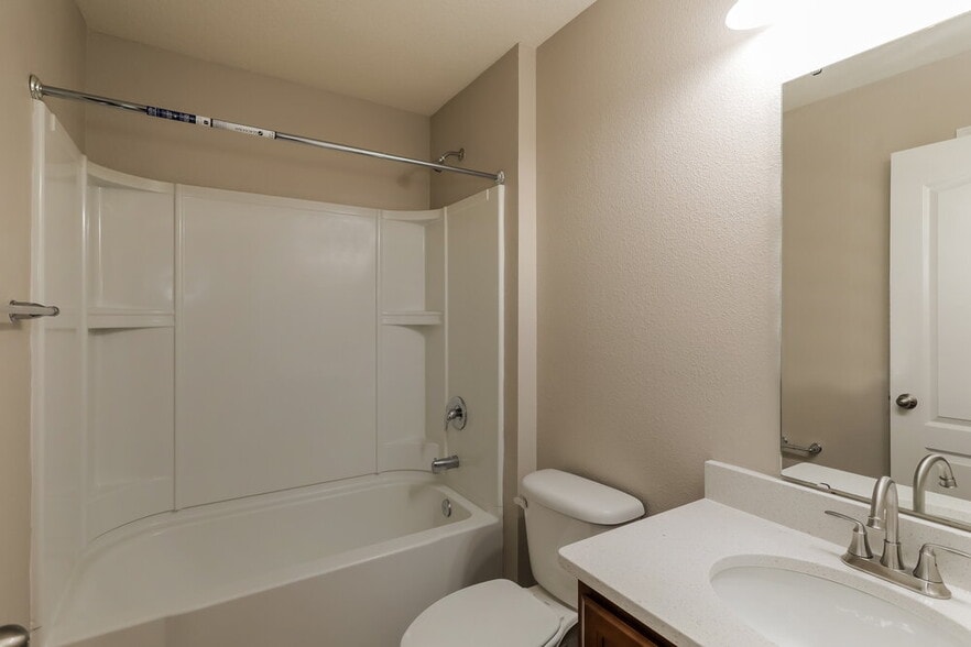 Building Photo - 3528 Martin Lakes Dr