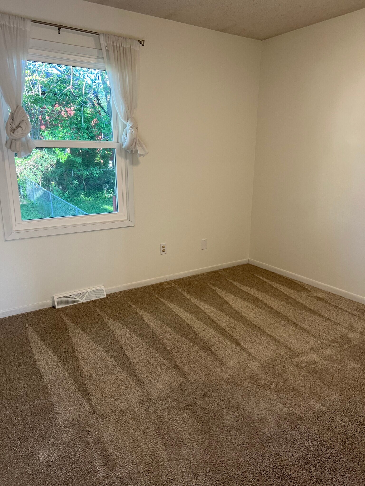 Building Photo - 1459 Westview Dr