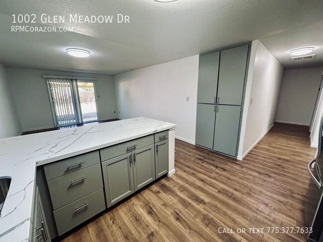 Building Photo - 1002 Glen Meadow Dr