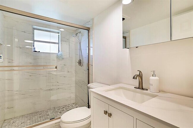 Building Photo - 2850 Forest Hills Blvd