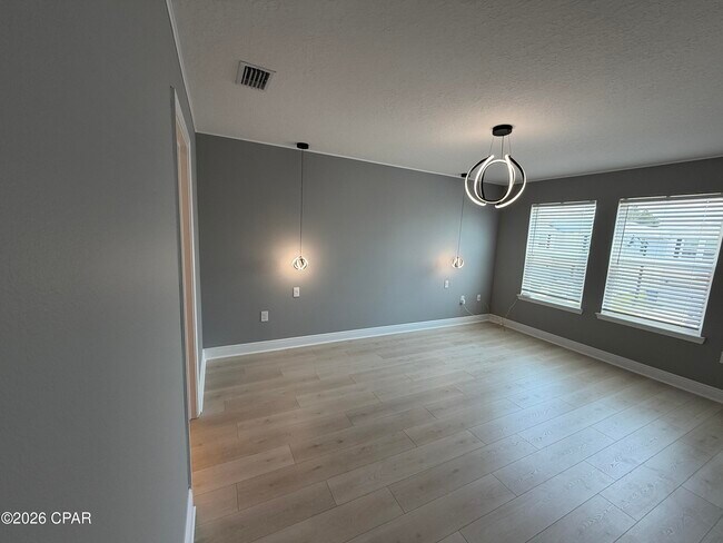 Building Photo - 479 Melrose Wy