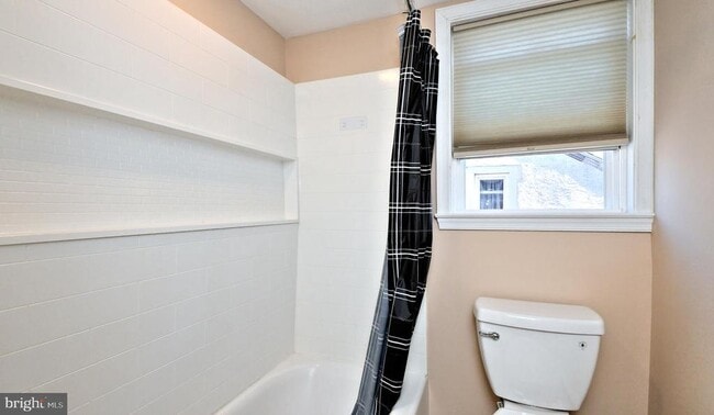 Building Photo - 23 Walnut St