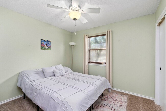 Building Photo - 3 Bedroom/2.5 Bath Northwest Park Subdivision