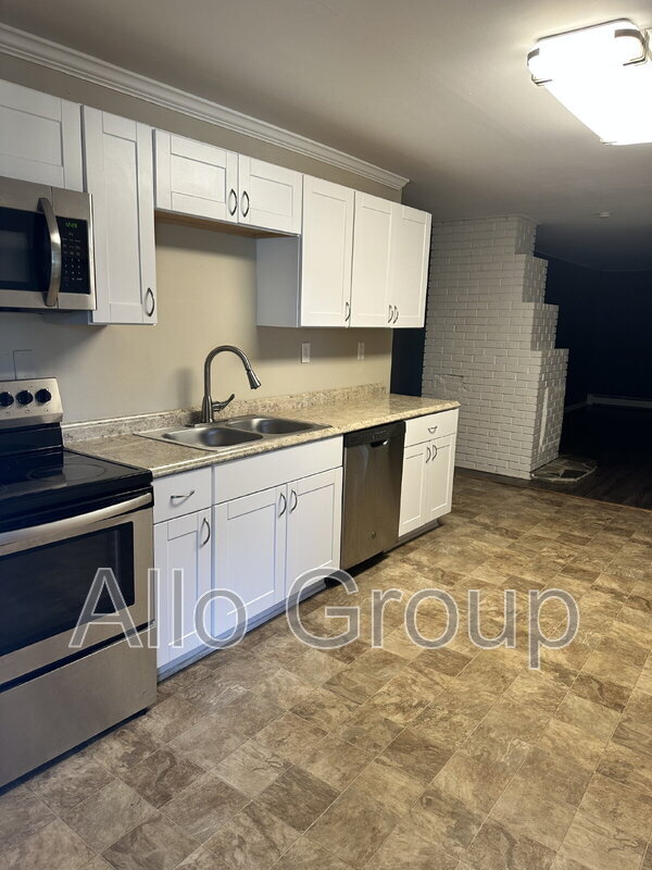 Building Photo - 25 Martindale Dr