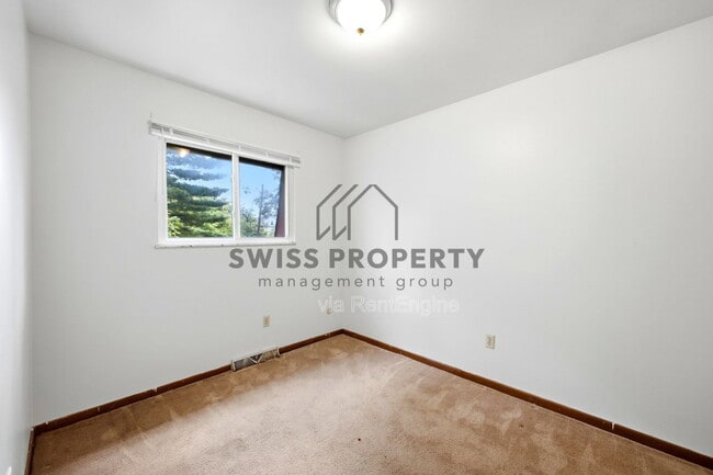 Building Photo - 1579 Briarwood Ave