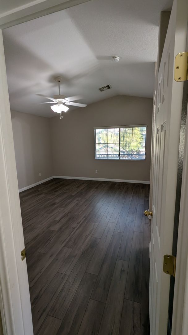 Building Photo - Northwest 3bdrm Home