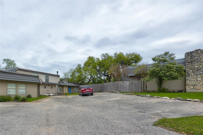 Building Photo - 709 Castle Ridge Rd