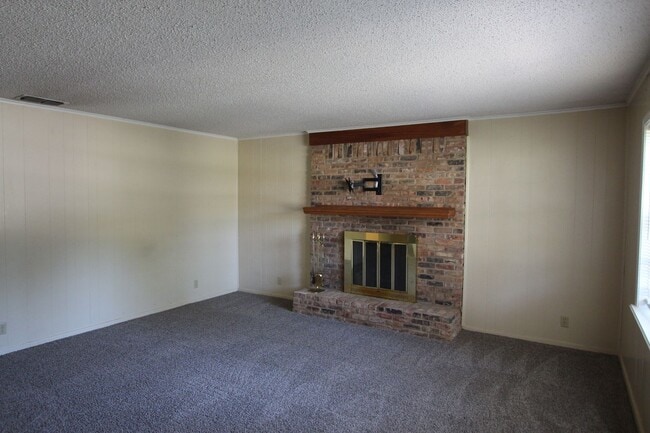 Building Photo - Beautiful 3 bedroom 2 bath in Tyler!