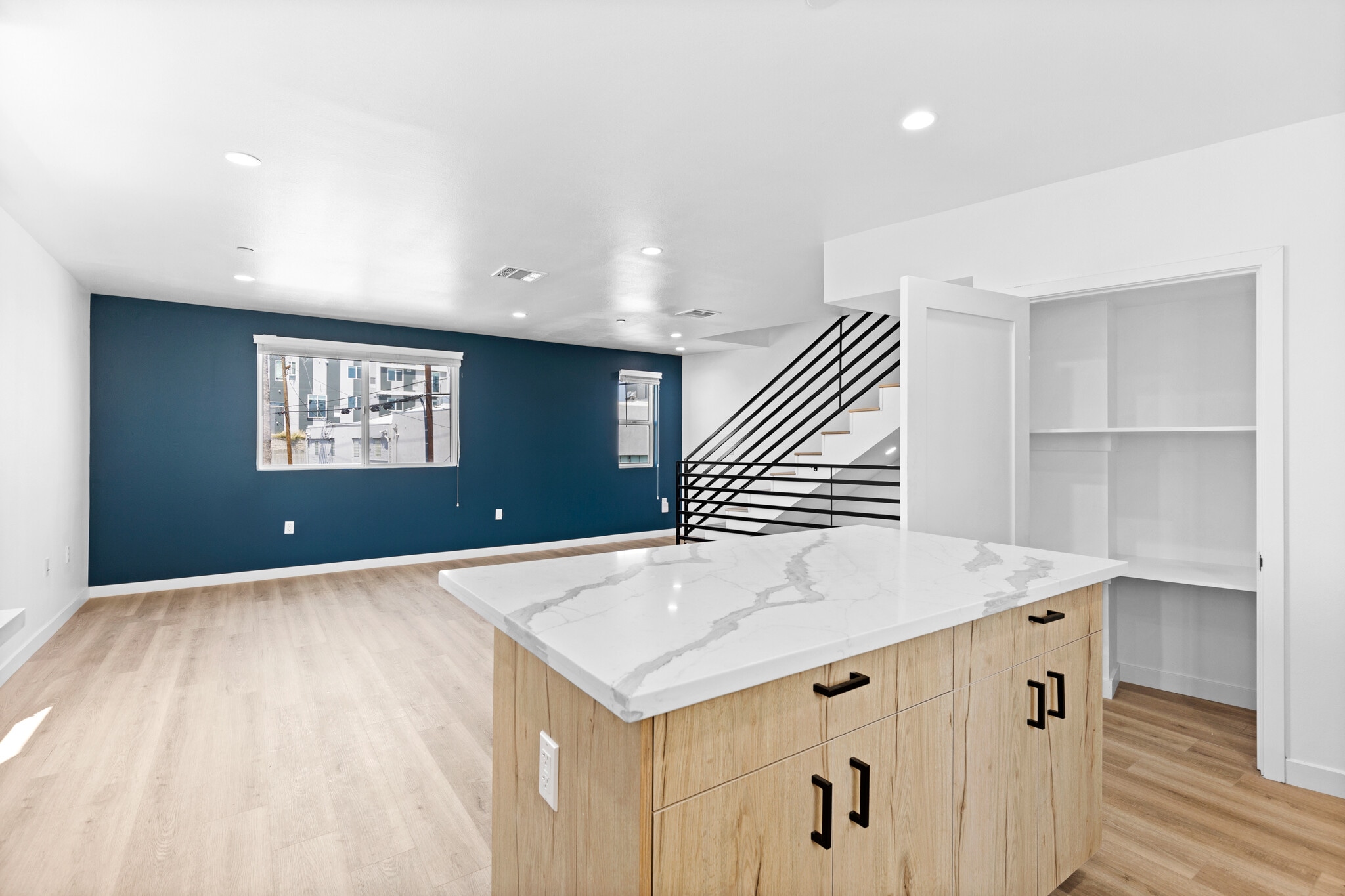 Building Photo - 1416 S Orange Dr