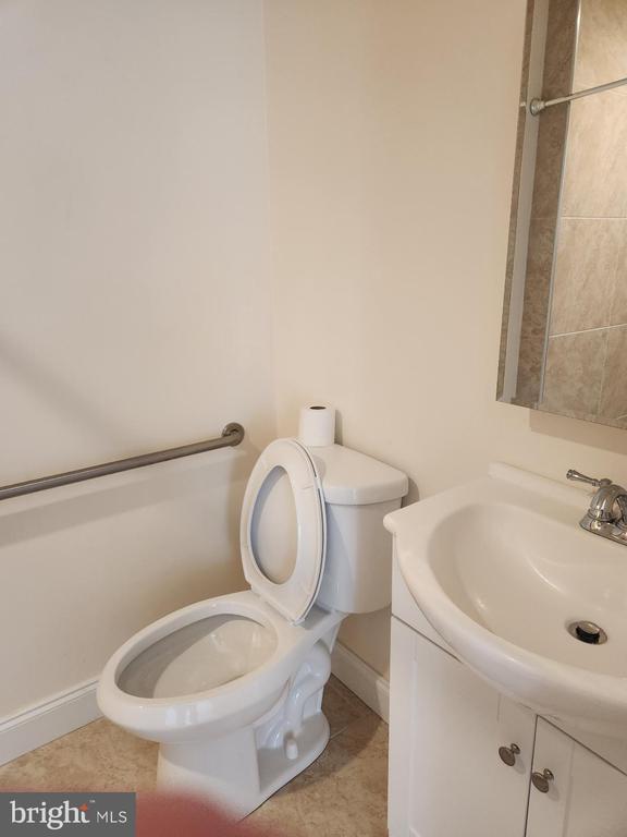 Building Photo - 10224 Dedaker St