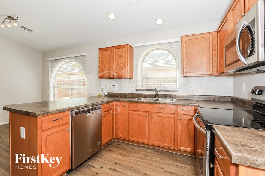 Building Photo - 38173 N Lamar Dr