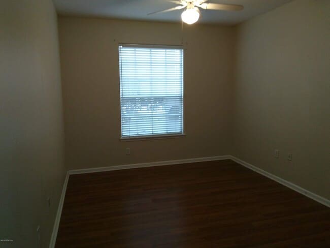 Building Photo - 10550 Baymeadows Rd