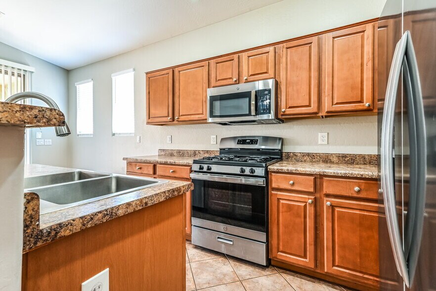 Building Photo - 12137 W Dove Wing Way