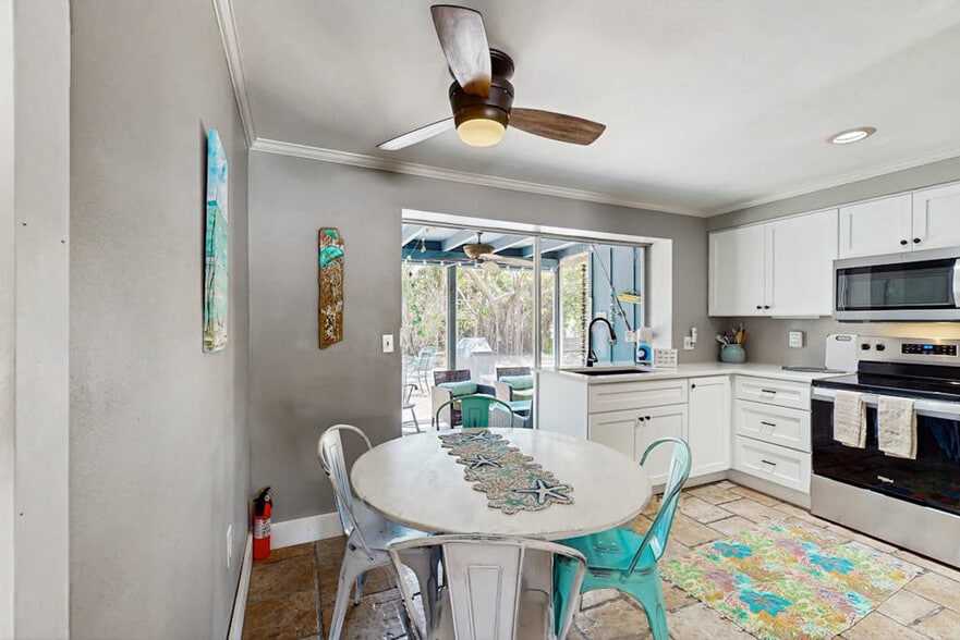 Building Photo - 5615 Guava St