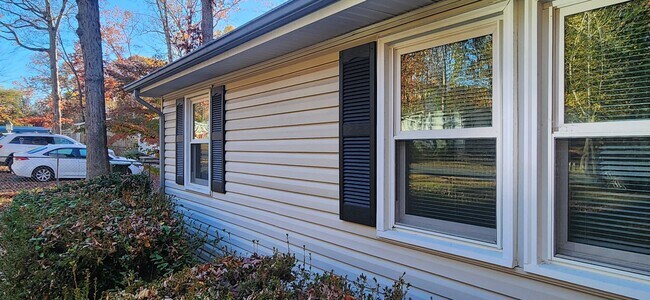 Building Photo - Cozy 3 Bedroom Rambler Nestled on a large property