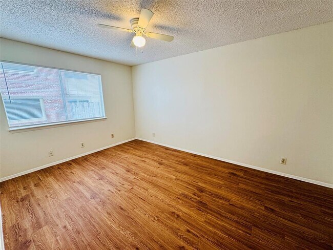 Building Photo - 8905 Parkfield Dr