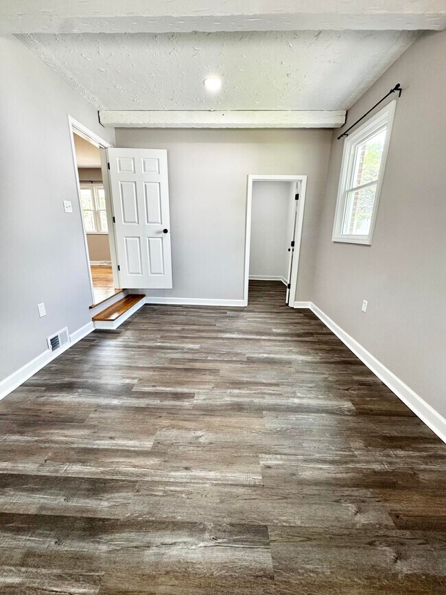 Building Photo - 1821 Blue Ridge Dr