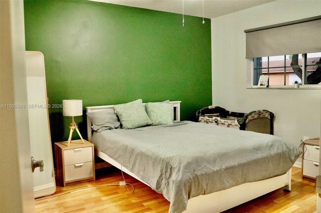 Building Photo - 430 SE 7th St