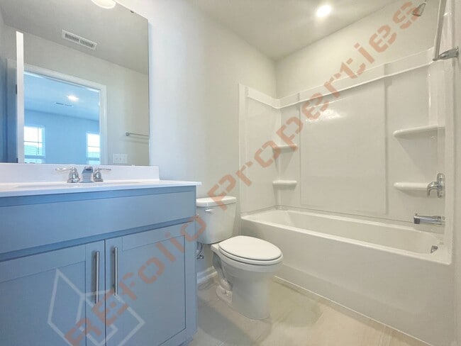 Building Photo - Gorgeous 3 Bedroom 3.5 Bath Townhome with ...