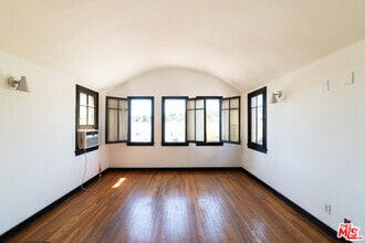 Building Photo - 836 Silver Lake Blvd