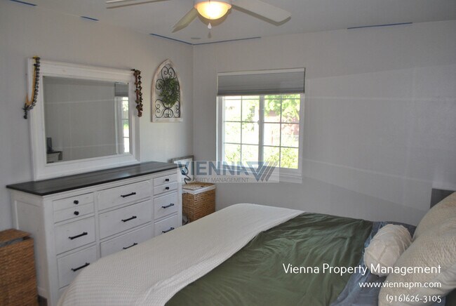 Building Photo - 2913 Kerria Way