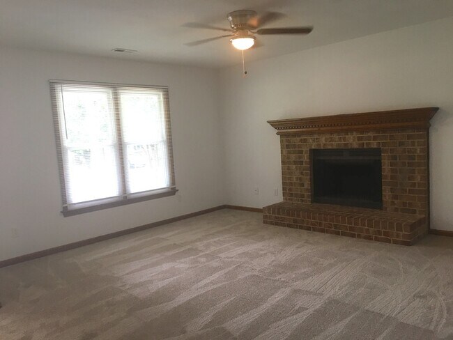 Building Photo - **Beautiful Ranch Home in Etheridge Manor**