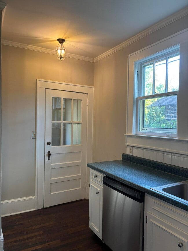 Building Photo - 41 W Charlotte Ave