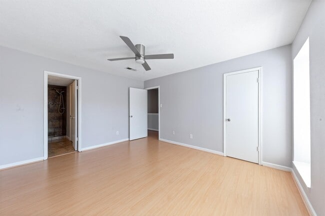 Building Photo - 7700 Creekbend Dr