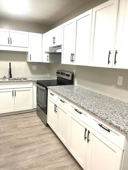 Building Photo - Forest Pointe