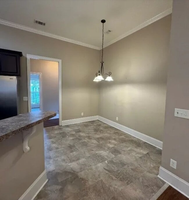 Building Photo - Beautiful Home in Deer Creek