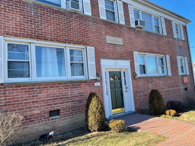Primary Photo - 264 Glenbrook Rd