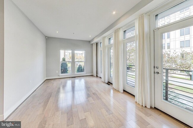 Building Photo - 1458 Piccard Dr