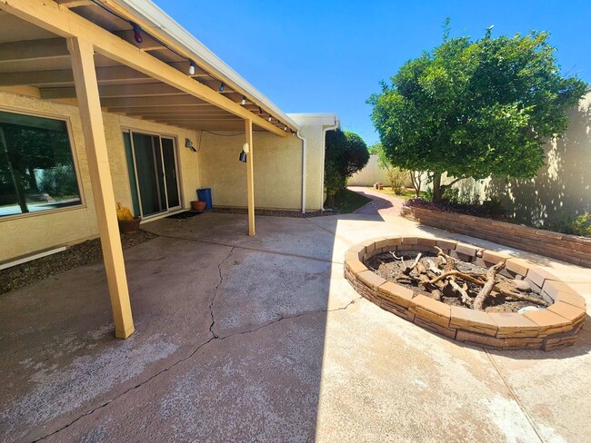 Building Photo - 3343 N Glen Creek Dr