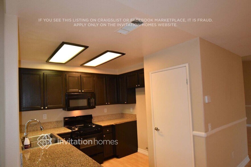 Building Photo - 29020 Rolando Rd