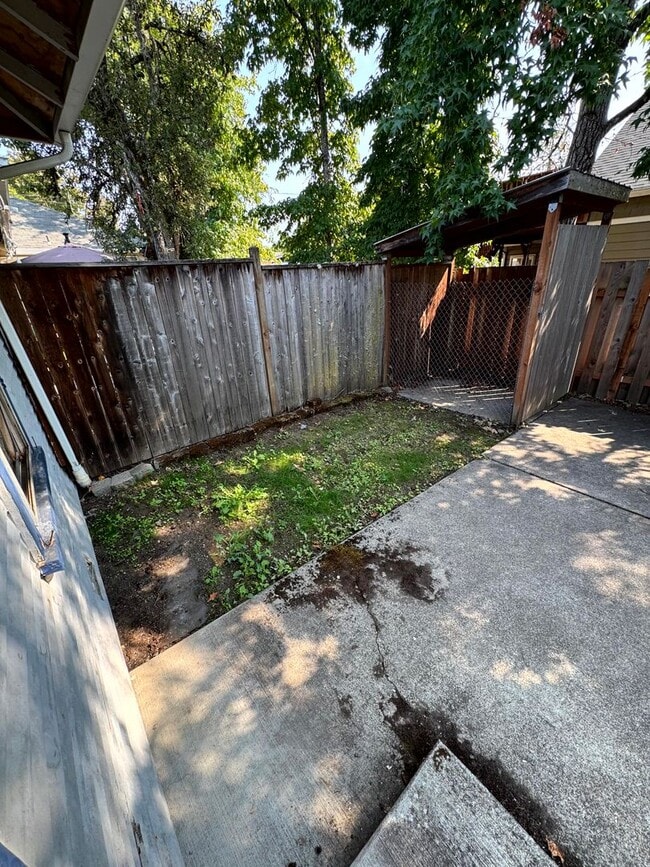 Building Photo - 3 Bedroom House on Jefferson St Near Downtown, Campus, and More!