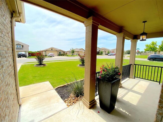 Building Photo - 122 Liard River Rd