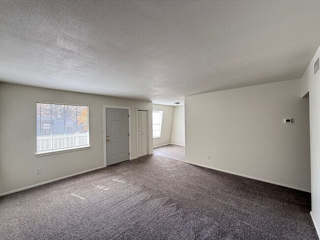 Building Photo - 3826 Country Club Rd