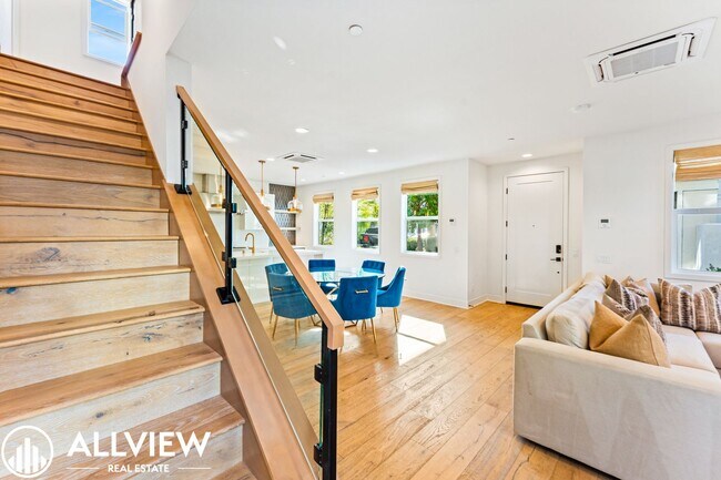Building Photo - *Limited Move In Special! $1,000 Off First...