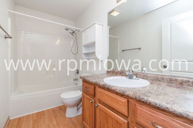 Building Photo - NEAR DMACC!! 2 Bedroom, 2 Bath Townhome in Ankeny