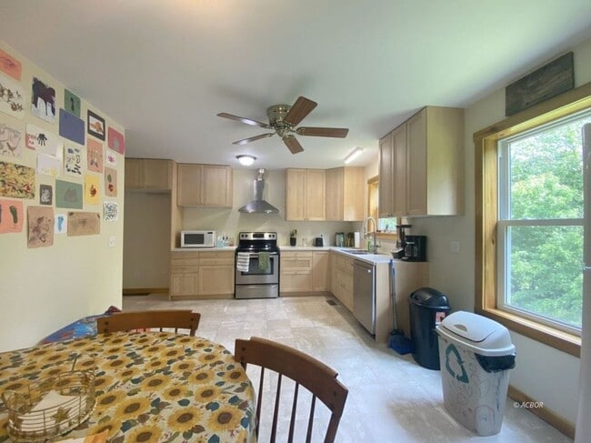 Building Photo - 6749 Kramer Ln